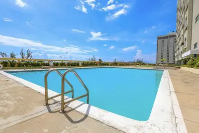 Image de Appealing 3 bedroom with Pool, Balcony and Scenic View, Kingston Waterfront.