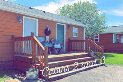 Image de Cozy cabin. Sleeps 2-4. Includes kitchenette, Wi-Fi and an outdoor space.