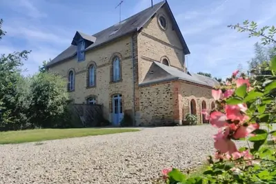 Image de Domaine avec deux gîtes jusqu'à 15 personnes