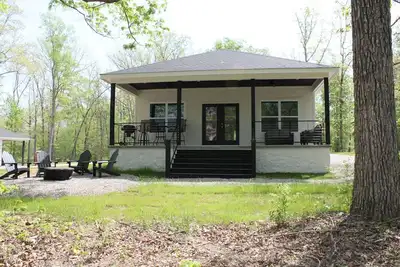 Image de Newly built Chalet on State Park Golf Course 5 min from Pickwick Lake!