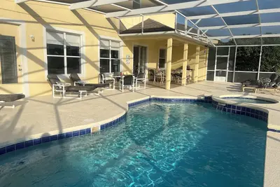 Image de Spacious villa, outdoor entertaining - family friendly. Near theme parks.