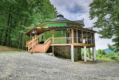 Image de Majestic, three bedroom mountaintop vacation retreat! Pet friendly!