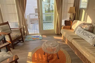 Image de \"Bain de Soleil in Cape May\" 2 bedroom 2 bath cottage