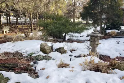 Image de Cozy older home, zen like garden. Pet friendly. Not for people with allergies.