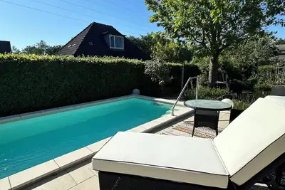 Image de Wunderschönes Haus mit Sehr Großzügigem Garten und Beheiztem Außen Pool