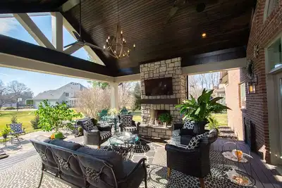 Image de Pga elegant large home with lux outdoor porch and patio