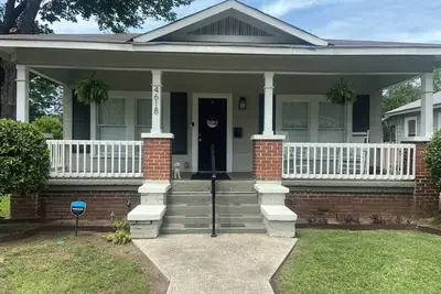 Image de Bungalow that is less than 20 mins away from Birmingham downtown attractions!