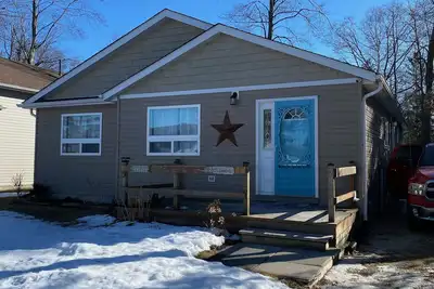 Image de 4 Season Family Getaway Where Memories are Made! Steps to the Beach or winter fun