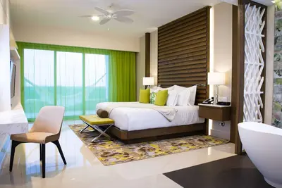 Image de Upscale Luxurious 3 Bedroom Penthouse Loft with All-Inclusive Option