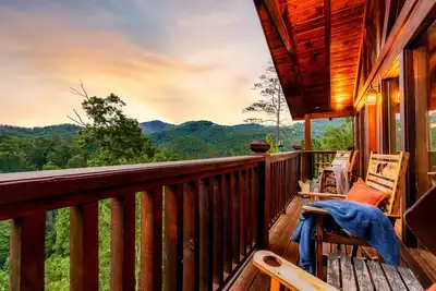 Image de Mountain Views, Fire pit, Theater, Game room, 3 King suites, 5mi to Pigeon Forge