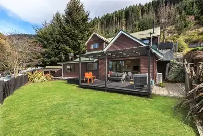 Image de Wood fire inside, bath and views of the Remarkable mountains