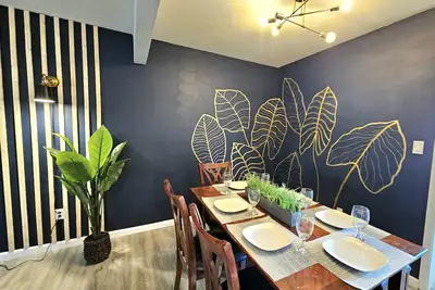 Image de Updated, Spacious, Convenient Location