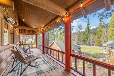 Image de Historic Hoover Cabin in McKenzie Bridge near Loloma Lodge and Tokatee Golf Club