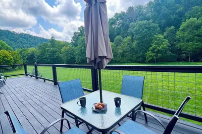 Image de Firefly Fields 2 Acres with Guest House, Game Room Mountain & River Views