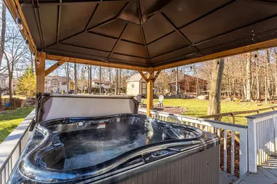 Image de Vista Retreat | Hot Tub | Pool Table | Fire Pit