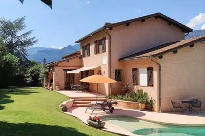 Image de Villasospel - villa spacieuse et sereine sur 1500m2 clos. Piscine et sauna.