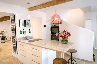 Traumhaft Schönes Ferienhaus, Terrasse, 5 min vom Meer, Romantische Altstadtlage