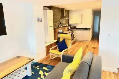 Image de Our cosy 2-bedroom apartment is just steps away from New Quay beaches