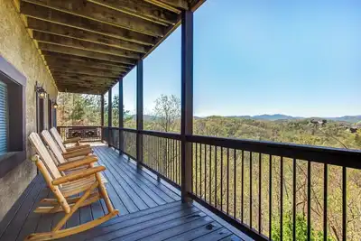 Image de Spacious 3br Cabin w/ Hot Tub! Breathtaking Views!