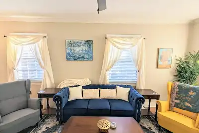 Image de Walkable Downtown Savannah Townhouse - 5 minute walk to Forsyth Park!