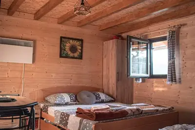 Image de Prenociste Lelic(Cozy wooden house over 100 years old)