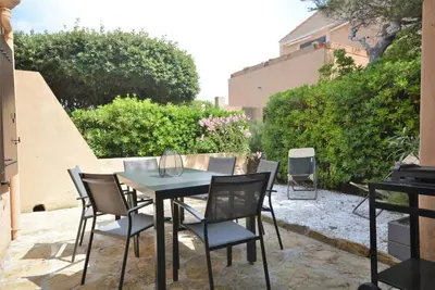 Image de Rez de jardin climatisé avec piscine proche mer