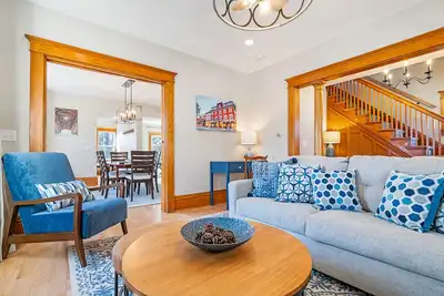 Image de Family-Friendly 4br Near Uni, Easy Group Stay