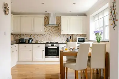 Image de Central Home Near The Sea and Town with 2 Bedrooms