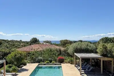 Image de Belle Villa 4ch 10pers vue mer piscine chauffée plage à pied dans Domaine privé