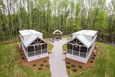 Image de Cypress - New Cottage in woods @ Moon Lake Farm - Hot Tub - Lake - Kayak - Fish