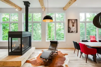 Image de Le Panorama, Chalet Avec spa Près des Pentes de Ski!