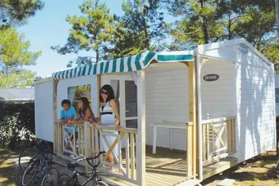 Image de ZEcamping 4* 200m plage piscine couverte club enfant mobil-home Tv