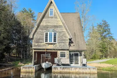 Image de Cozy Boathouse On the Water