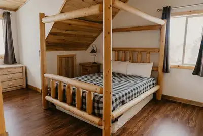 Image de Discover Lake Granby steps away