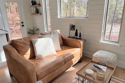 Image de Entire Modern Cabin on 40+ acres, 10 mins from Tryon Equestrian Center Tiec