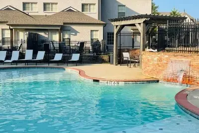 Image de 3 Br\/3. 5 Ba Condo, Sleeps 8, 5 min from campus, 8 from square