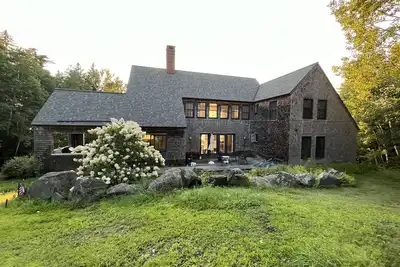 Image de Secluded Maine country home on a Midcoast inlet