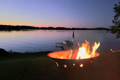 Image de Charming 3 bedroom Lake Home on 1 acre is perfect for your family getaway! !