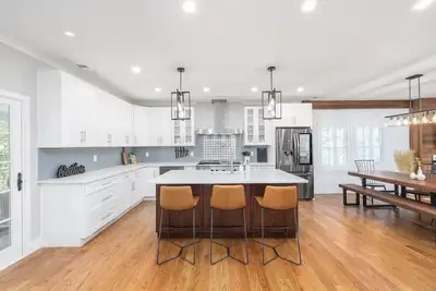 Image de ❤️ of Roswell, walking distance to restaurants, pub, ☕️ shops and trails!