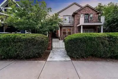 Image de House in front of Washington Park\n\n