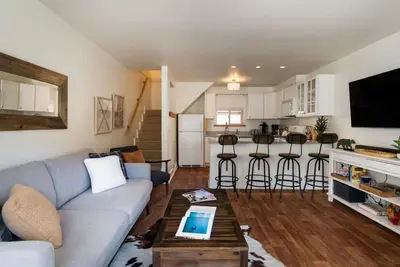 Quintessential Mountain Condo-Minutes from Slopes and downtown