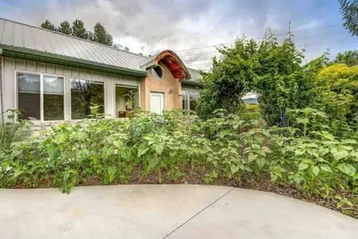 Image de Eco House, 1 Acre Food Forest, near city/✈