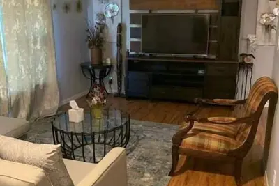 Image de Fresh South Central Home: Heated Pool & Patio