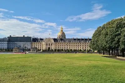 Image de Studio 2 à 4 personnes, Paris 7ème Tour Eiffel - École Militaire