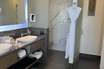 Image de Beach Front Luxury 5 Diamond Property- 2 Bedroom