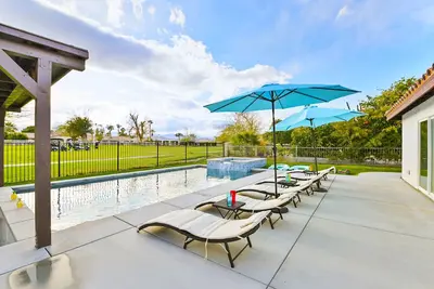 Luxury Villa: Pool, Spa, Golf Views  Sleeps 12