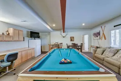 Image de Cabin on 13 acres w/ Pool Table & Jacuzzi Tub!