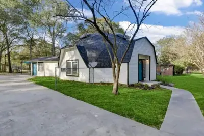 Image de Lake Conroe Dome Home - 1. 5 miles to Lake Conroe. Pet Friendly.