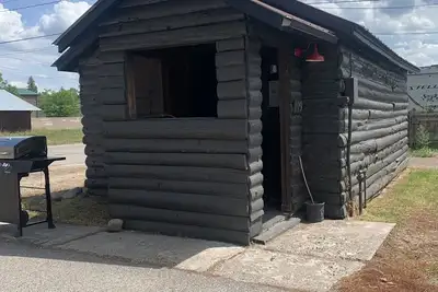 Image de One Room Cabin with Kitchenette