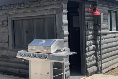 Image de One Room Cabin with Kitchenette